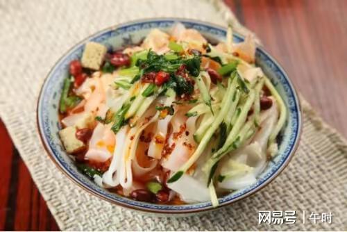 涼皮仿黃瓜絲被罰，漢堡配菜是否需要食品生產許可證？